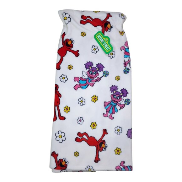 Sesame Street Decorative Throw Blanket 60" X 70"  70% Recycled Polyester Soft - Picture 1 of 9